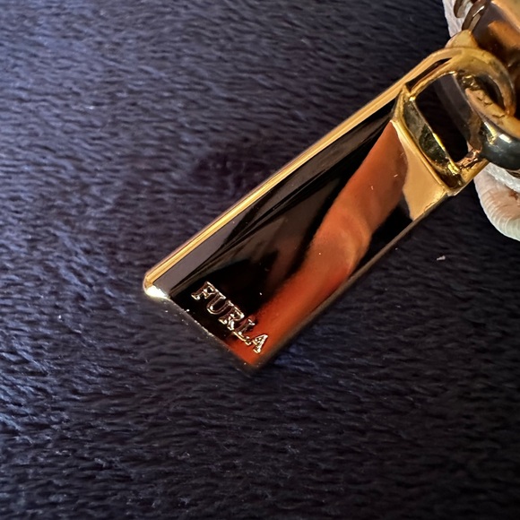 Furla Compact Ziparound Wallet in Cream. EUC. - Picture 2 of 9